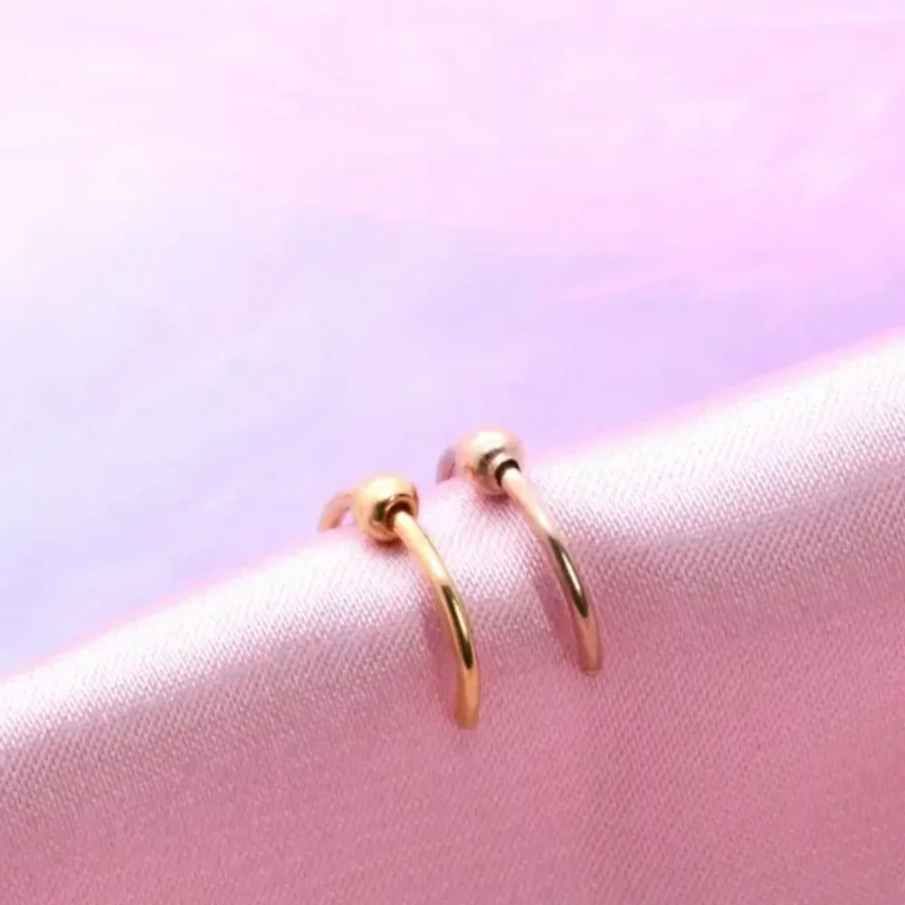 2 Fake Lip Rings - Picture 5 of 5